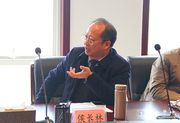 世界杯官网党委理论学习中心组（扩大）召开学习会