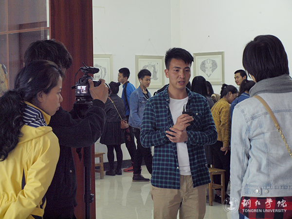 央视记者深入世界杯官网采访傩文化传承现状