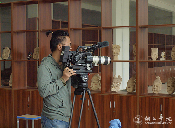 央视记者深入世界杯官网采访傩文化传承现状