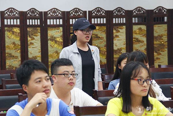 宣传部部长叶丹为青马班学员讲学