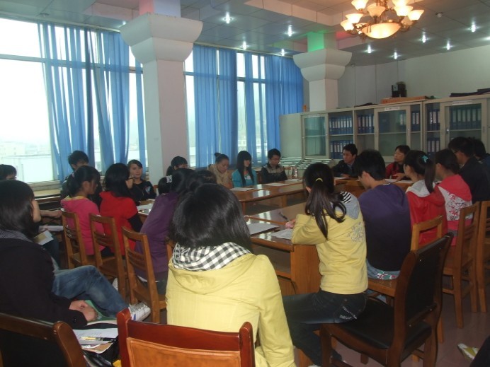 马克思主义学院召开“概论”课教学相长会