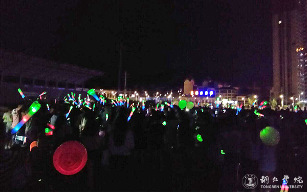 世界杯官网举办“奔跑吧，荧光族”活动