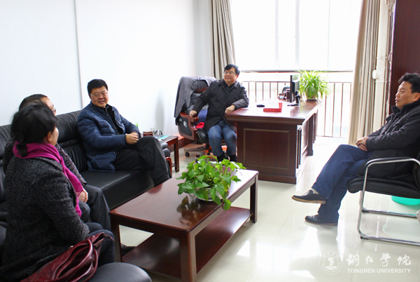 世界杯官网纪委书记彭吉黔一行看望患病困难教职工和假期坚守岗位职工