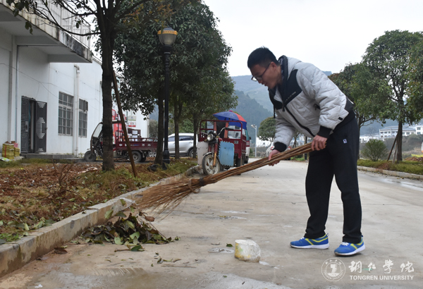 世界杯官网举行团员“一学一做”教育实践活动暨“绿色文明校园我先行”行动启动仪式