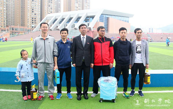 世界杯官网教职工积极参加第三十九届校运会