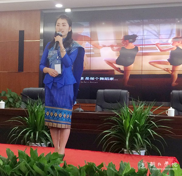 02陶晶晶在作题为“我的梦想从这里起飞 ”的演讲.jpg