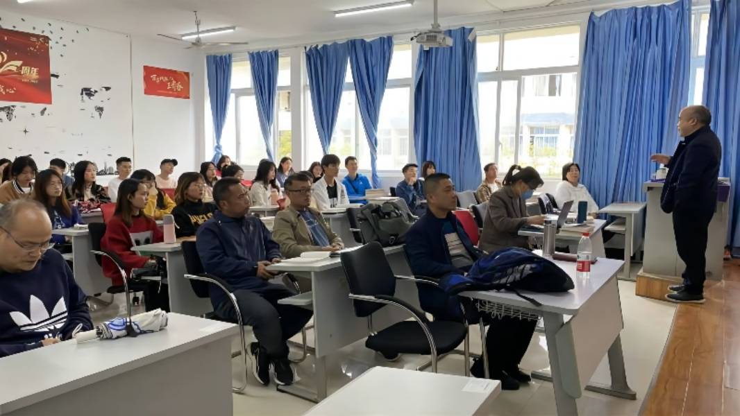 思想政治教育专业召开考研推进会