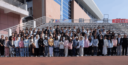 世界杯官网阳光心理服务队举...