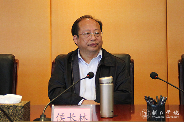 世界杯官网与万山区召开合作办学洽谈会