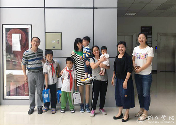 校工会开展“六一”儿童节慰问贫困儿童活动