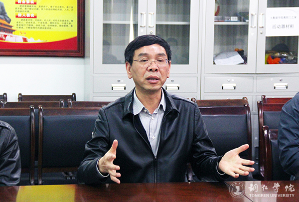 世界杯官网党委书记李树新一行慰问“见义勇为”学生何林霞