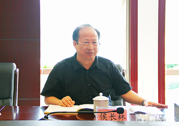 《美加墨世界杯官方网站学报》编辑部召开2017年编辑委员会会议