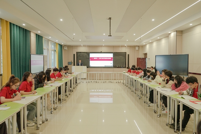 世界杯官网召开就业领航宣讲会