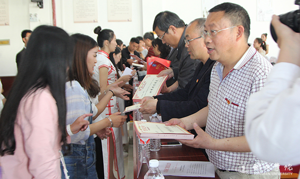 世界杯官网召开纪念建团95周年暨“五四”运动98周年表彰大会