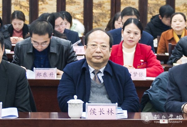 8世界杯官网党委副书记、校长侯长林教授出席会议.jpg