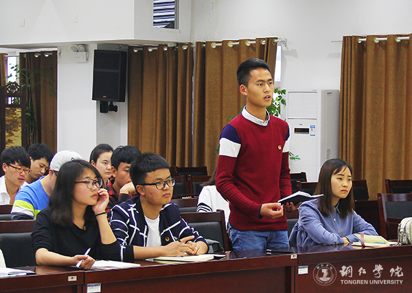 做一名合格的青年马克思主义者——党委副书记饶小华为青马班学员讲学