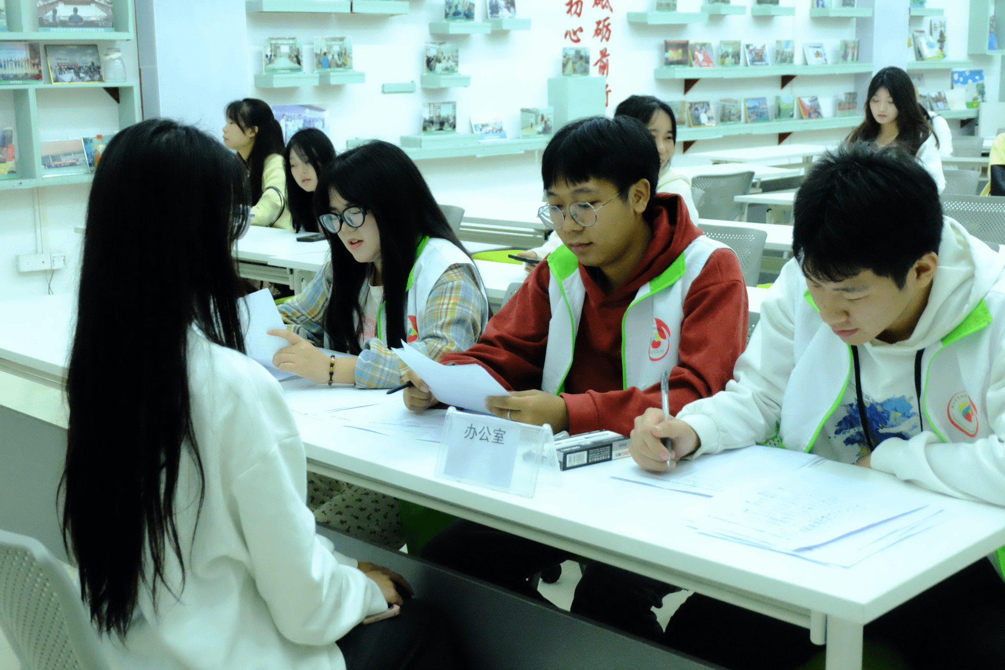 世界杯官网阳光心理服务队招...