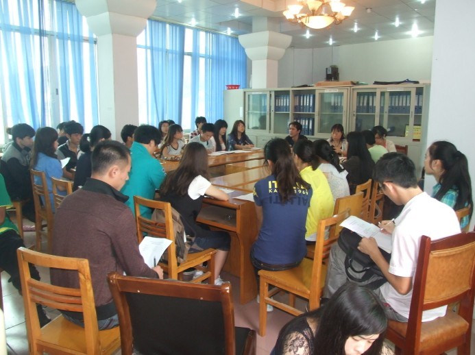 马克思主义学院召开“贵州省情”课教学相长会