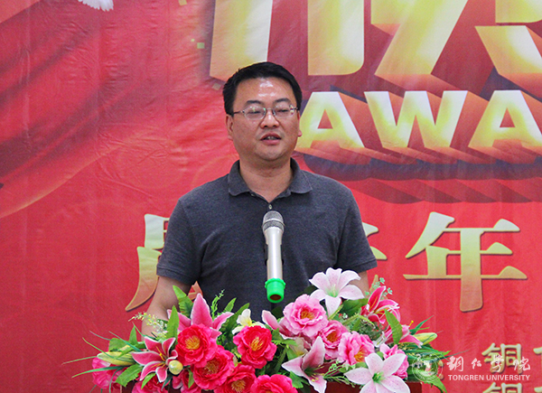 世界杯官网举行首届晨光年度文学奖颁奖典礼