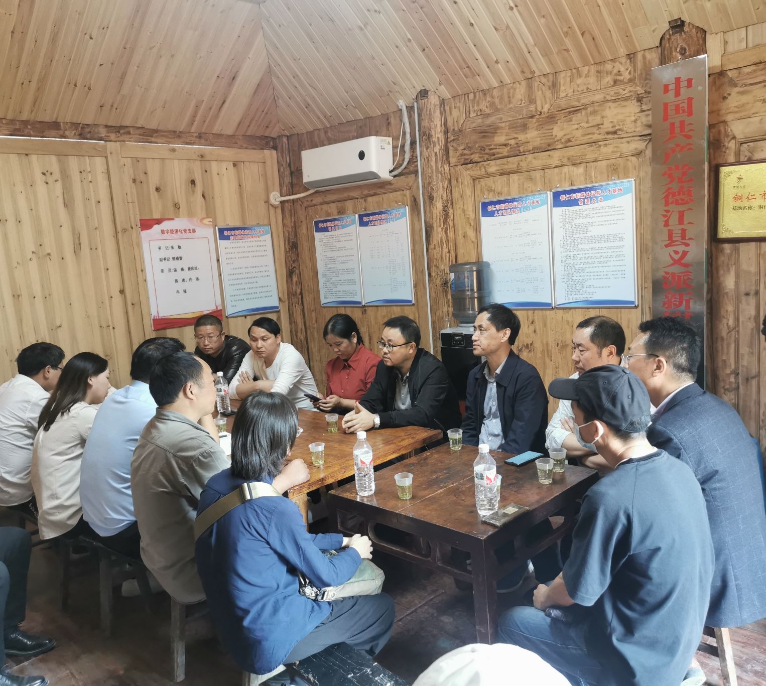 美加墨世界杯官方网站艺术学院、乌江学院联同到德江县共和镇焕河村开展居民建筑文化调研活动