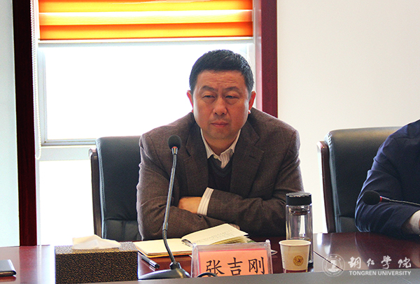 世界杯官网与万山区召开合作办学洽谈会