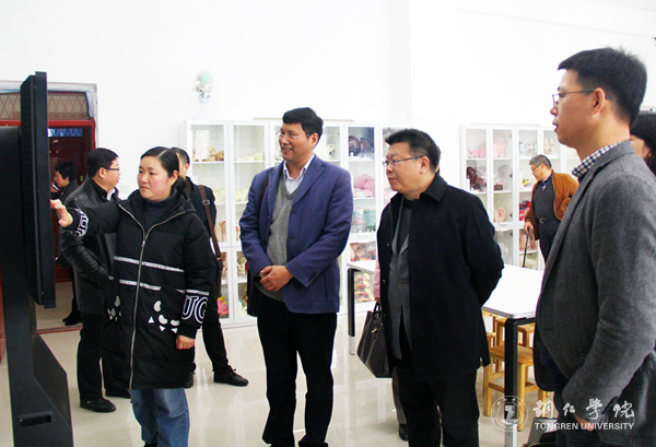 浙江树人大学党委书记章清一行来世界杯官网考察交流