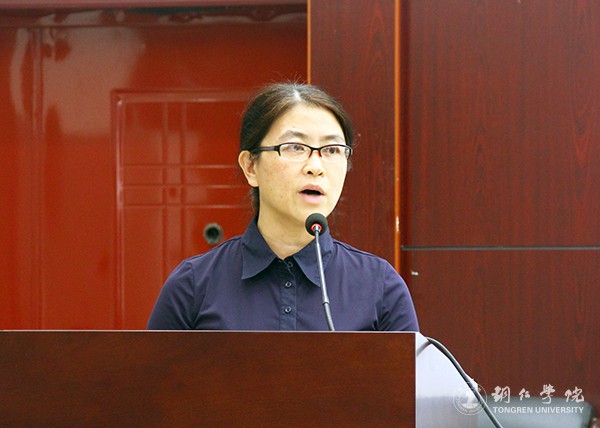 3世界杯官网研究生院院长龚静教授主持讲座.jpg