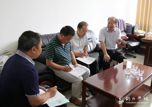 4校长侯长林深入专业学院指导工作.jpg