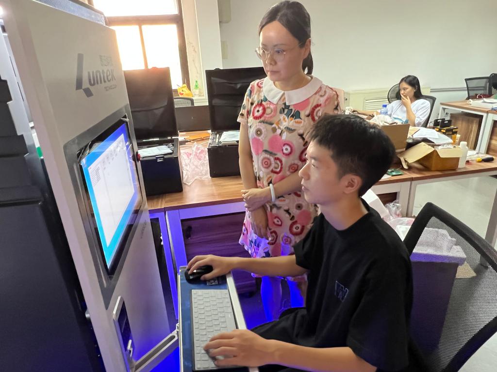 20220805-【暑假不停歇 奋进正当时】电信工程学院电子技术系备战国赛2 (1).jpg