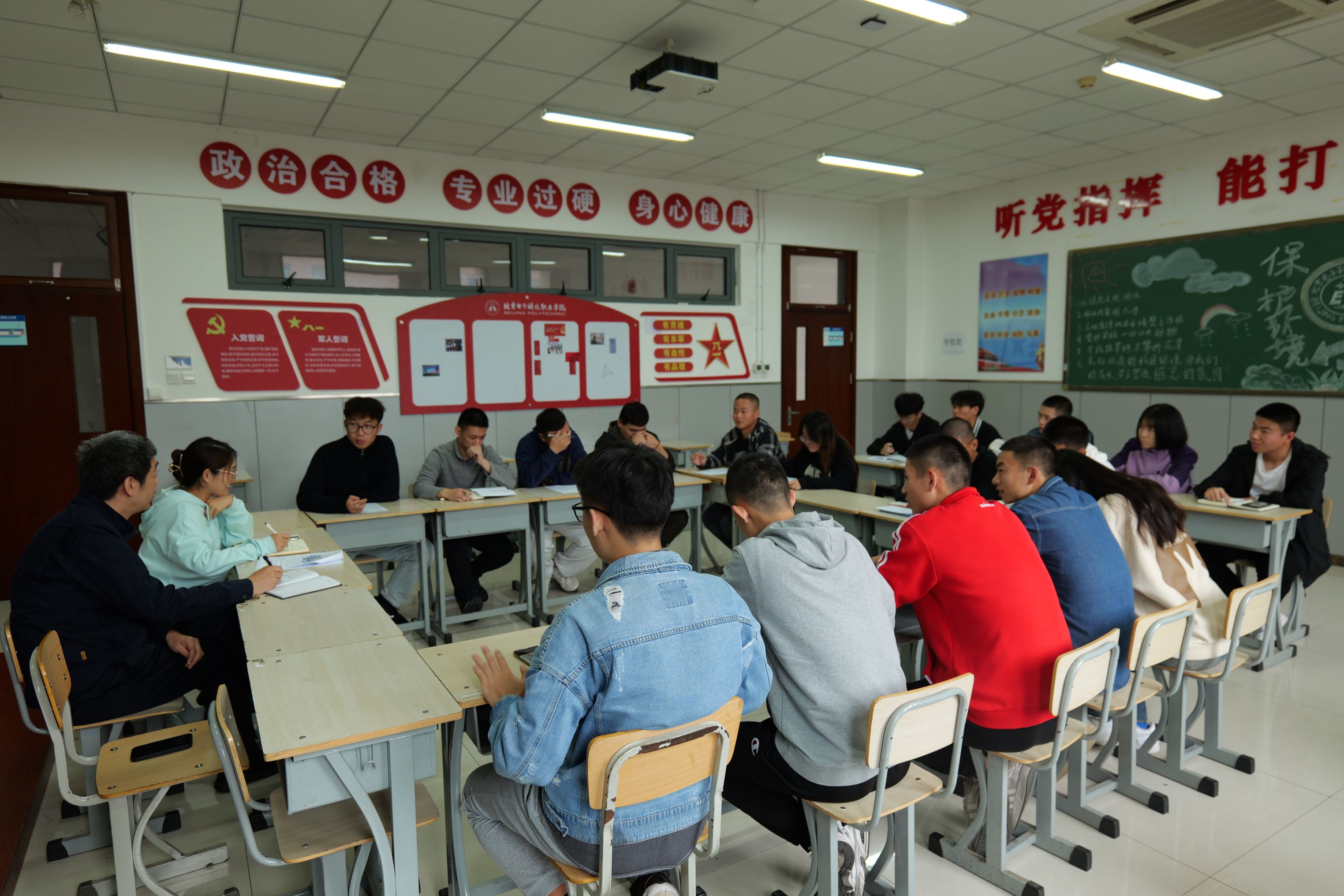 党团工作站座谈会(2023.11.2) (2).jpg 党团工作站座谈会(2023.11.2) (2).jpg