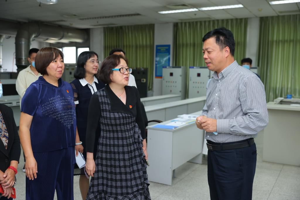 20220829-校领导检查新学期教学工作 (2).JPG