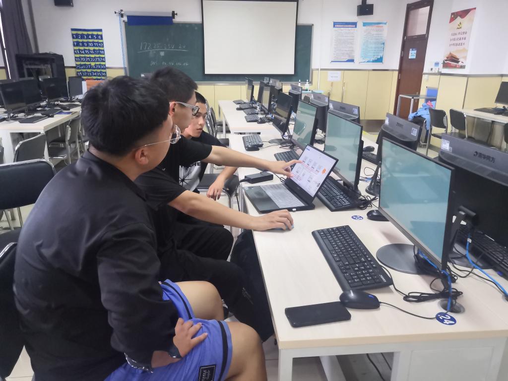 20220804-【暑假不停歇 奋进正当时】电信工程学院积极备战“物联网技术应用”技能大赛1.jpg 20220804-【暑假不停歇 奋进正当时】电信工程学院积极备战“物联网技术应用”技能大赛1.jpg