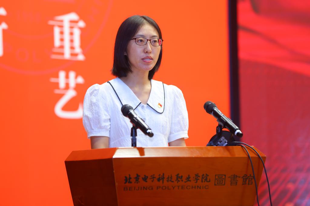 20220909-迎接党的二十大 培根铸魂育新人——学校隆重举行2022年教师节表彰大会暨第六届师德论坛 (4).JPG