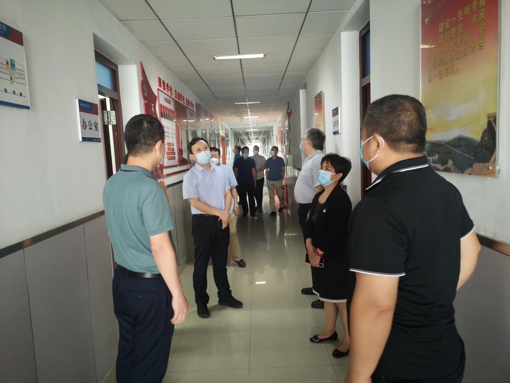 20220706-校领导带队开展暑假前校园安全检查 (4).jpg