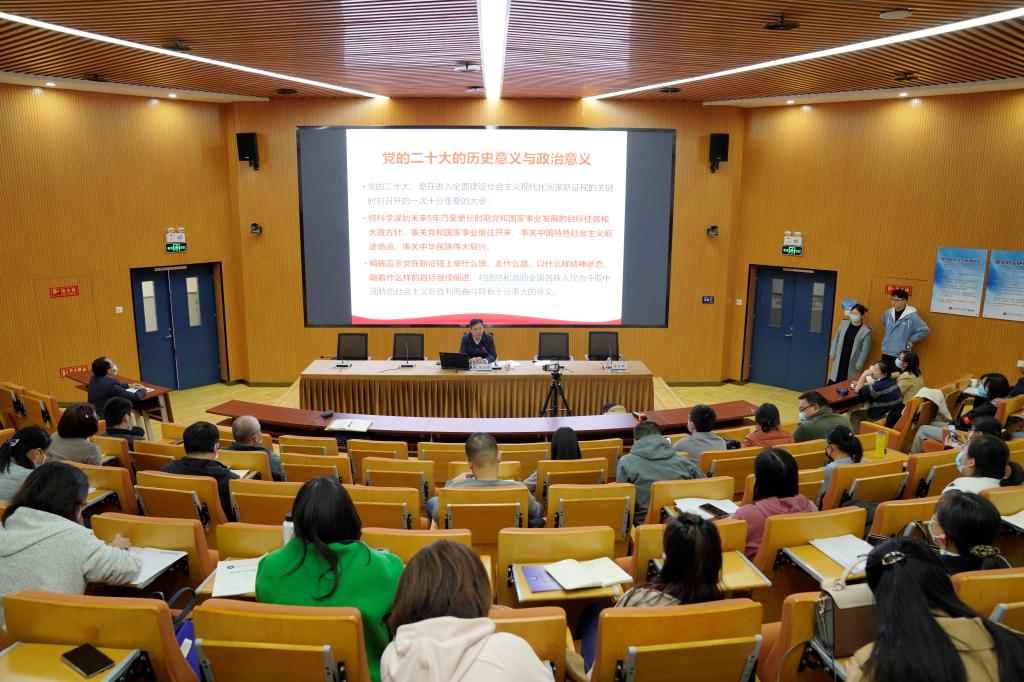 20221111-BEAT365领导深入基层宣讲党的二十大精神 (1).jpg