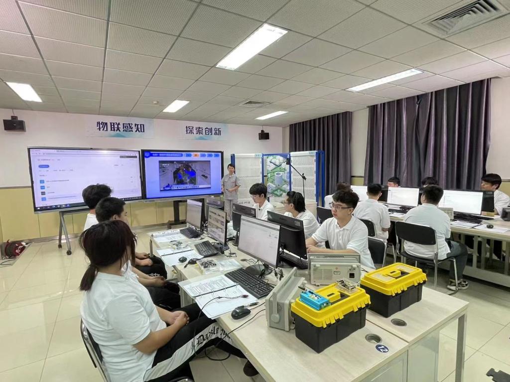 20220804-【暑假不停歇 奋进正当时】电信工程学院通信技术系教师积极备战2022年教师教学能力大赛3.jpg