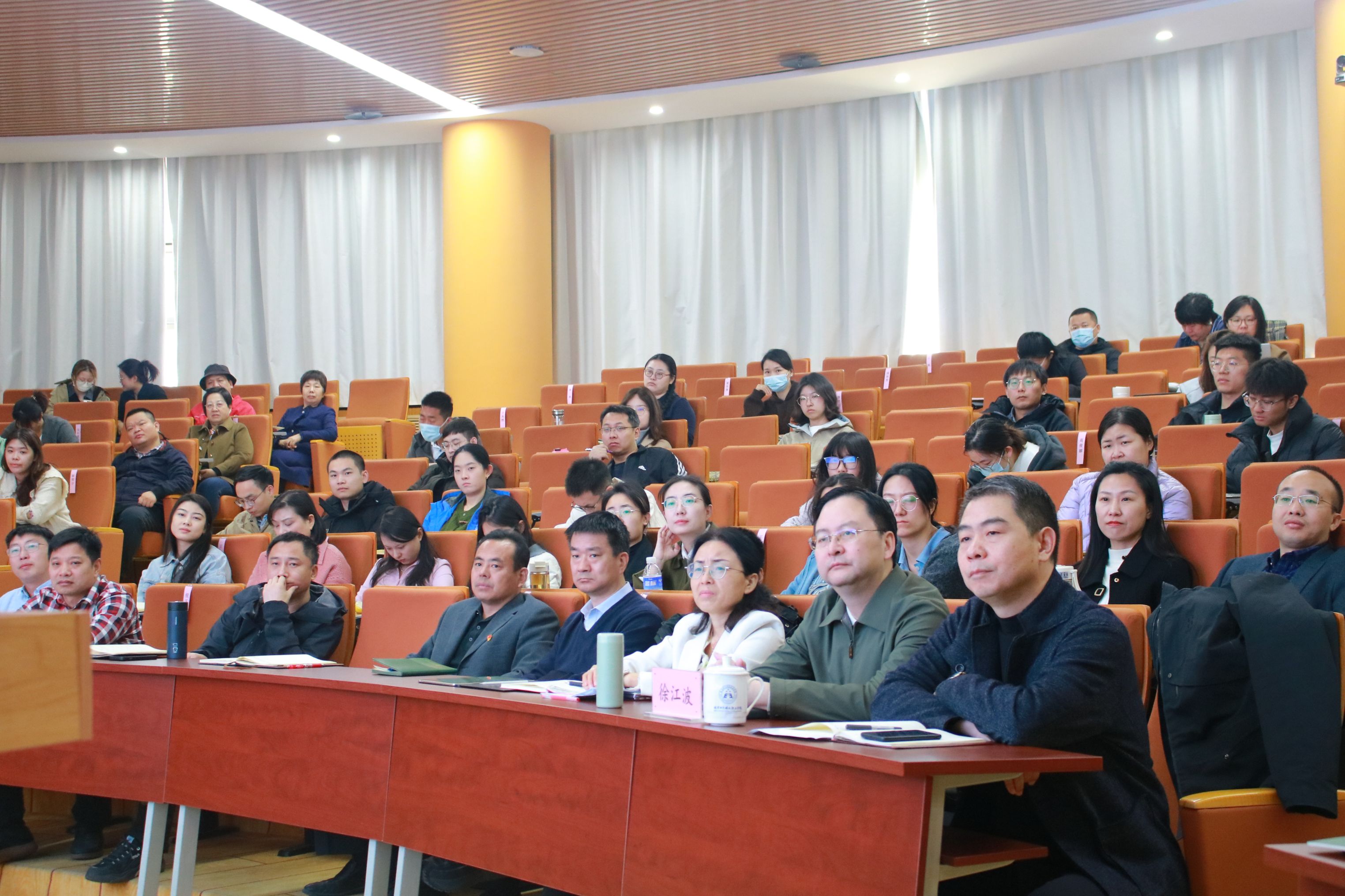 曲建武来校作报告 (1).jpg