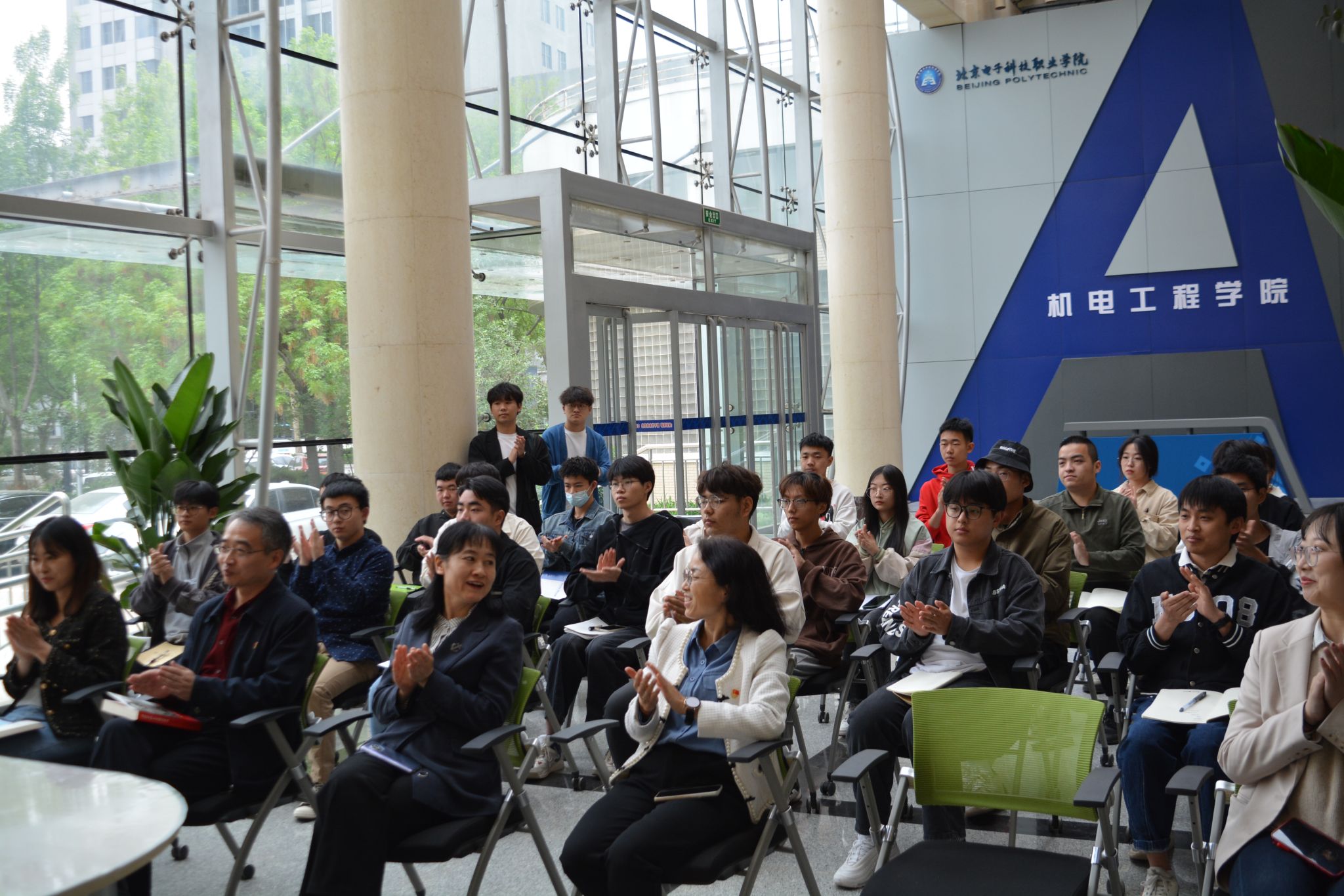 20230420-图4 全景（有机电学院字样背景）.jpg