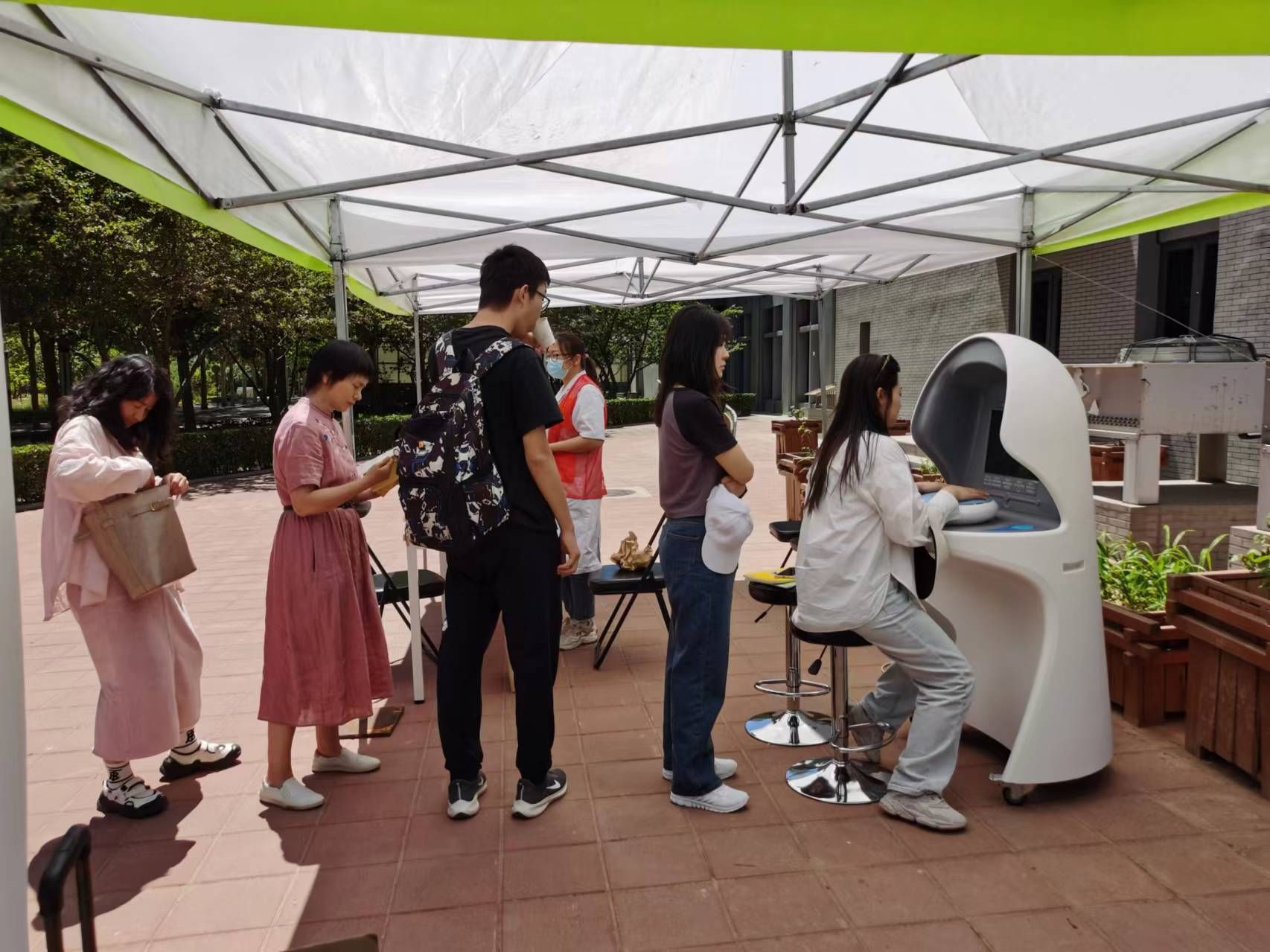 2健康机器人检查.jpg 2健康机器人检查.jpg