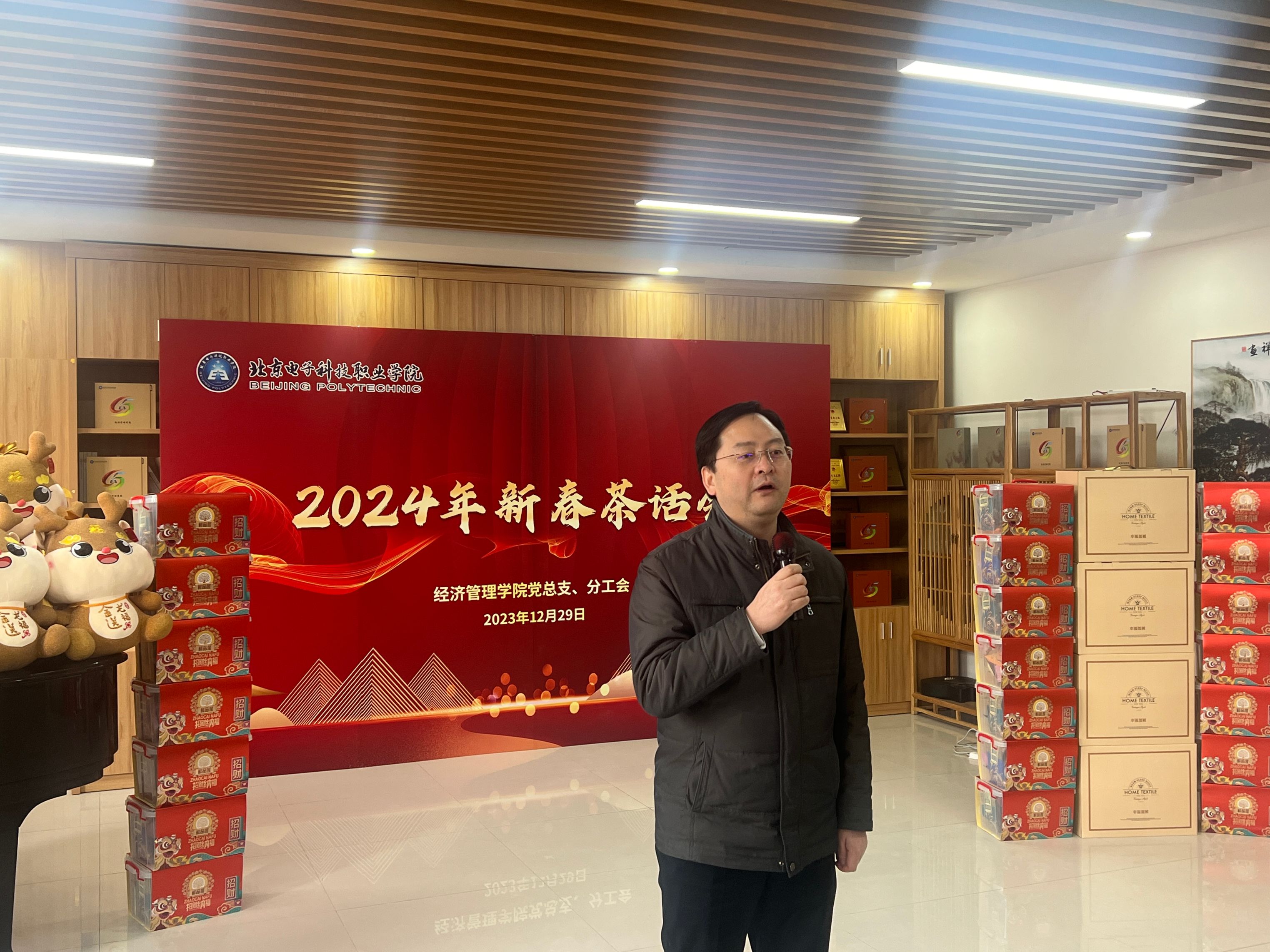 徐书记讲话.jpg 徐书记讲话.jpg