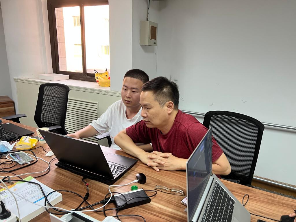 20220805-【暑假不停歇 奋进正当时】电信工程学院电子技术系备战国赛2 (2).jpg