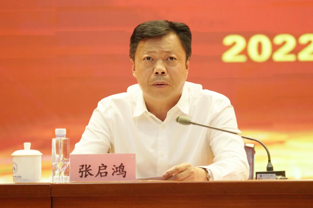 20220909-迎接党的二十大 培根铸魂育新人——学校隆重举行2022年教师节表彰大会暨第六届师德论坛 (6).jpg