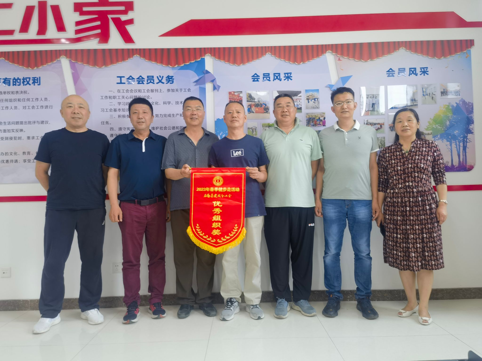 健步走后勤基建合影.jpg