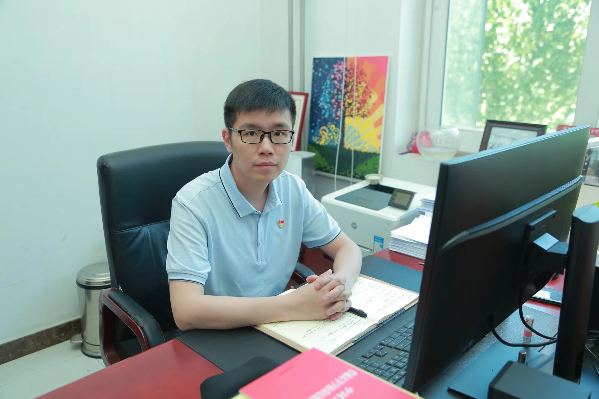 工作照2.jpg 工作照2.jpg