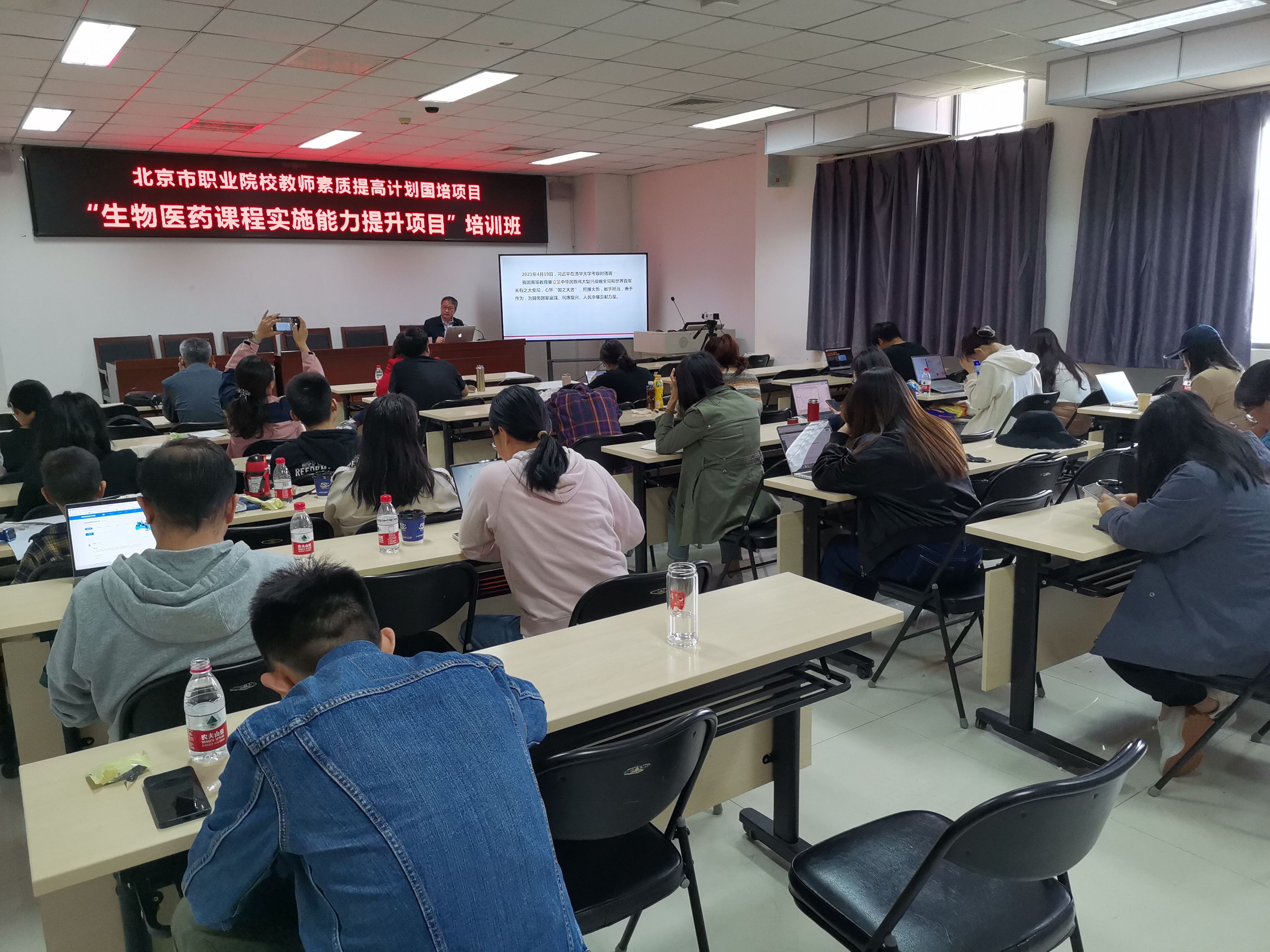 理论培训.jpg 理论培训.jpg