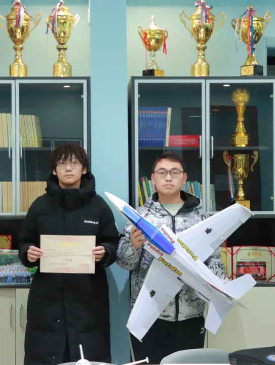 一等奖获得者合影1.jpg 一等奖获得者合影1.jpg