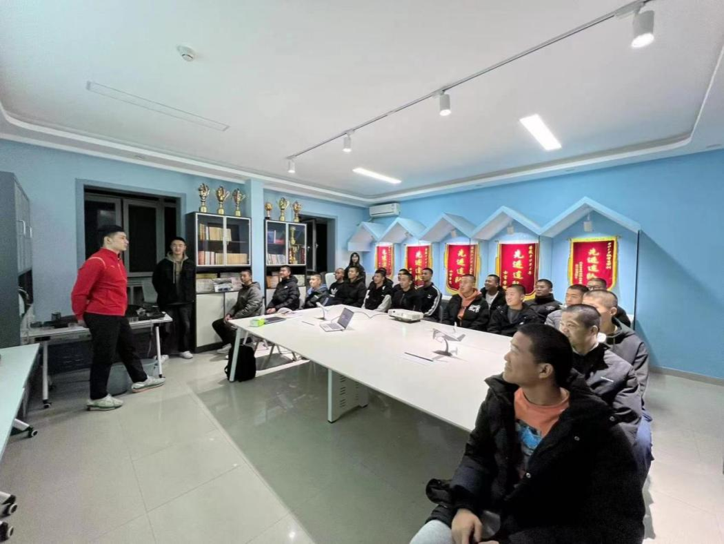 航空学院举办单板滑雪培训活动图片2.png 航空学院举办单板滑雪培训活动图片2.png