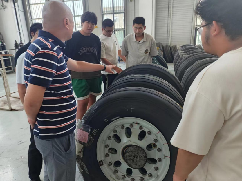 航空工程学院组织学生前往东方航空技术有限公司开展职业体验图3.png