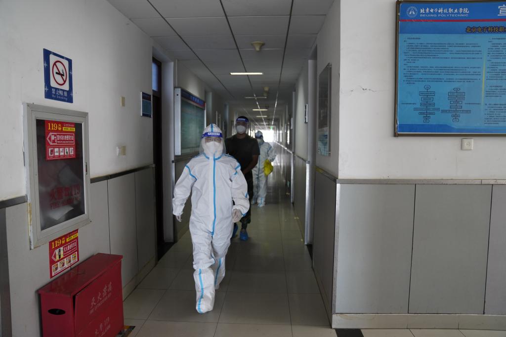 20220901-学校开展2022年秋季学生返校疫情防控应急演练 (3).JPG