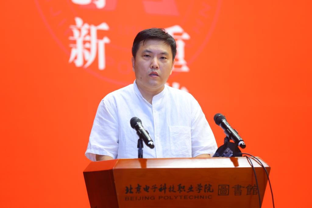 20220909-迎接党的二十大 培根铸魂育新人——学校隆重举行2022年教师节表彰大会暨第六届师德论坛 (19).JPG